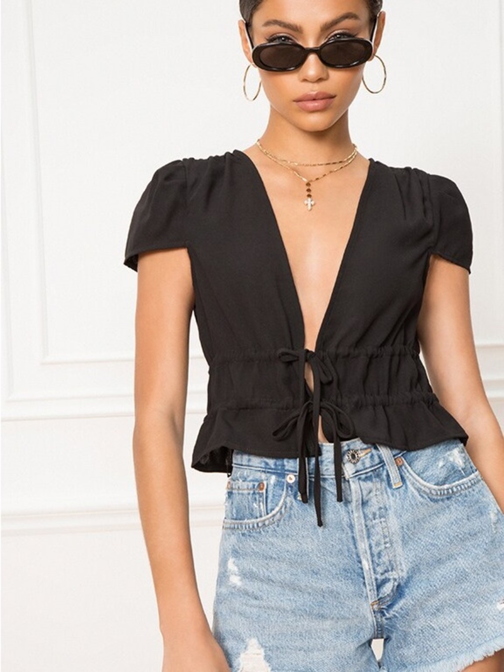 superdown Black Deep V Tie-Front Puff Sleeve Top